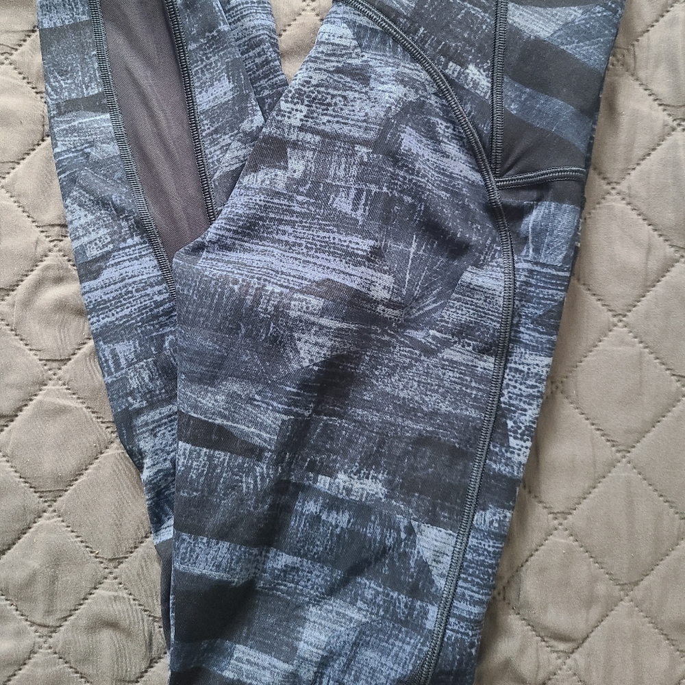 Lululemon Wunder Under Size 4